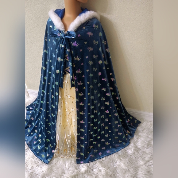 Girls Inspired Snow Queen Elsa Cape, High-Quality Velvet, Beautiful Decorations - Picture 2 of 8